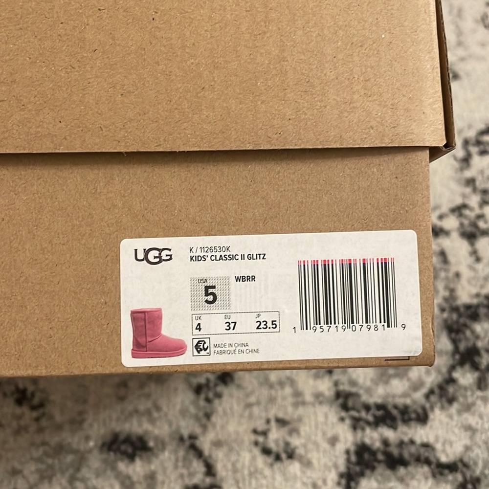 UGG Kids’ Classic II Glitz Bootie in Wild Berry, Big Girl sz 5 - Picture 8 of 10